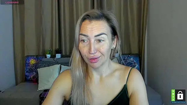 Kiss julli88I online show from November 25, 2025, 6:30 pm