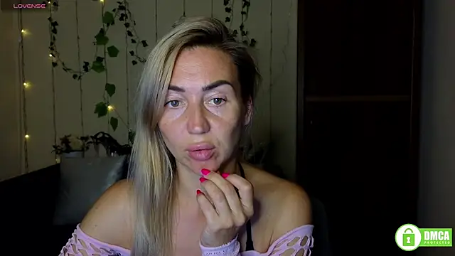 Kiss julli88I online show from September 8, 2025, 5:23 pm