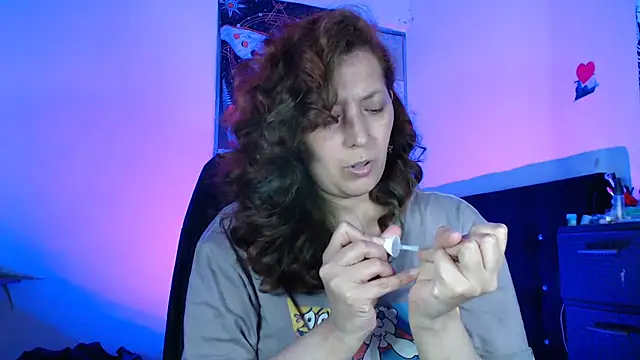 Luz delunaa online show from March 6, 2026, 2:39 am