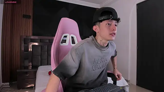 troy rouge online show from September 12, 2025, 7:13 pm