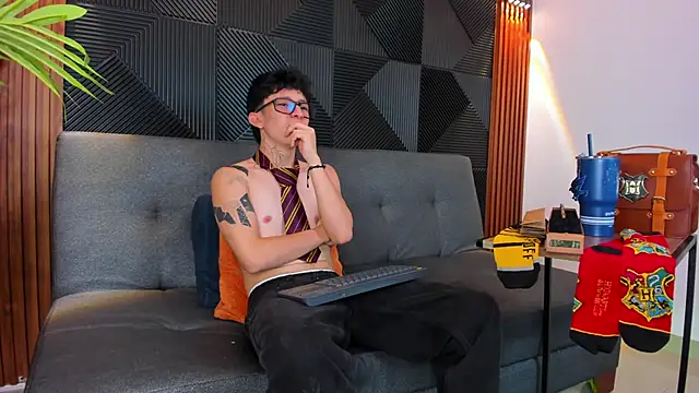 troy rouge online show from March 22, 2025, 7:09 pm