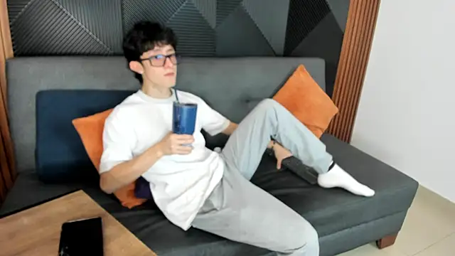 troy rouge online show from March 14, 2025, 7:23 pm