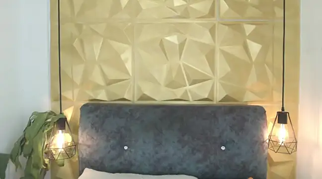 Small Hot19 online show from March 16, 2025, 3:06 pm