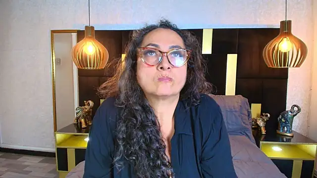 AlessandraLeroy online show from November 12, 2025, 2:54 pm