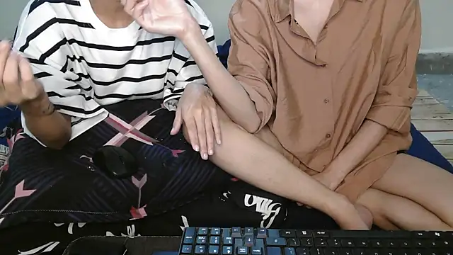 NaughtyThrouple007 online show from October 17, 2025, 1:53 am