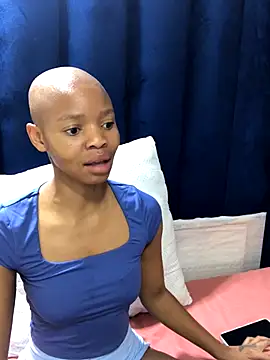 BondiBitch online show from November 3, 2025, 3:04 pm