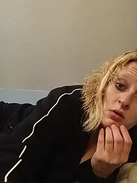 Snapshot of KITTYBOOBOOFUXX chatting on June 17, 2026, 5:51 am KITTYBOOBOOFUXX online show from June 17, 2026, 5:51 am