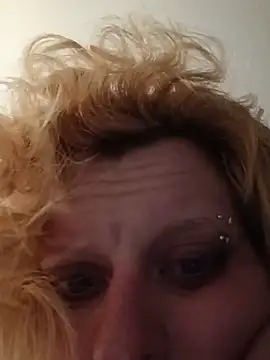 Snapshot of KITTYBOOBOOFUXX chatting on April 22, 2026, 10:11 am KITTYBOOBOOFUXX online show from April 22, 2026, 10:11 am