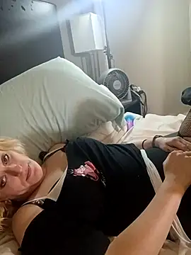 KITTYBOOBOOFUXX online show from November 25, 2025, 10:15 am