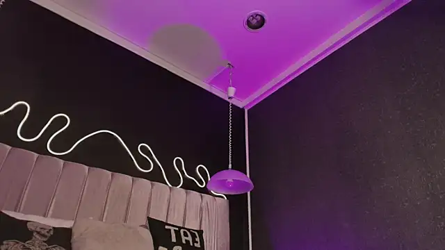 Snapshot of Zhally_Dee chatting on February 11, 2026, 7:36 pm Zhally Dee online show from February 11, 2026, 7:36 pm