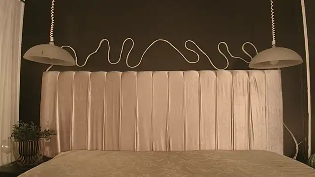 Snapshot of Zhally_Dee chatting on February 19, 2026, 7:55 pm Zhally Dee online show from February 19, 2026, 7:55 pm