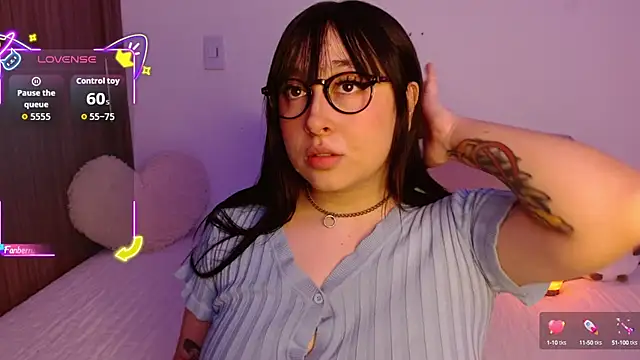 Snapshot of Oliviargf chatting on September 15, 2025, 12:44 am Oliviargf online show from September 15, 2025, 12:44 am