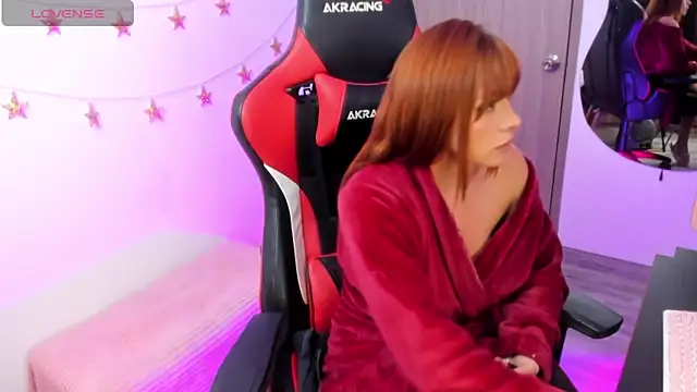 LindaSilverstone online show from October 25, 2025, 7:25 pm