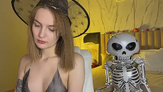  Vikky Moon  online show from October 28, 2025, 12:44 am