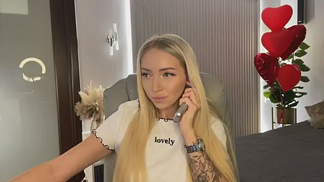 Snapshot of OhMyEmma chatting on February 25, 2026, 12:55 am OhMyEmma online show from February 25, 2026, 12:55 am