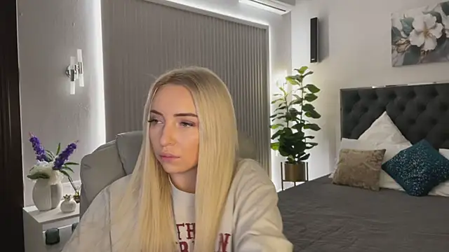 OhMyEmma online show from December 4, 2025, 1:15 am