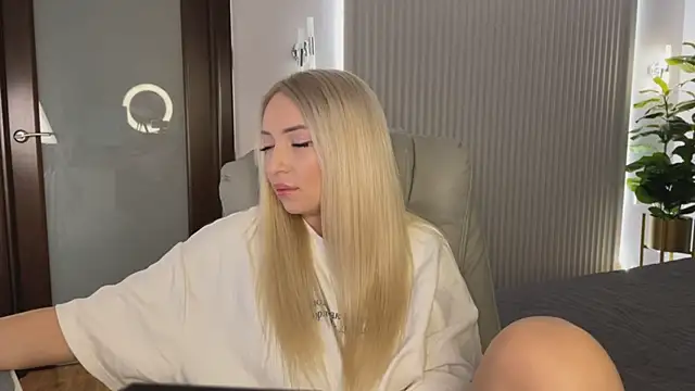 Snapshot of OhMyEmma chatting on February 5, 2026, 1:23 am OhMyEmma online show from February 5, 2026, 1:23 am