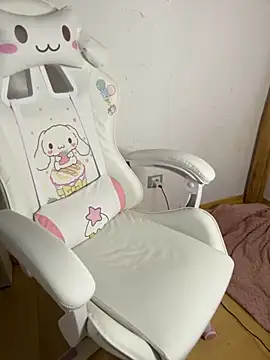 Bella Gloria online show from November 6, 2025, 3:38 pm