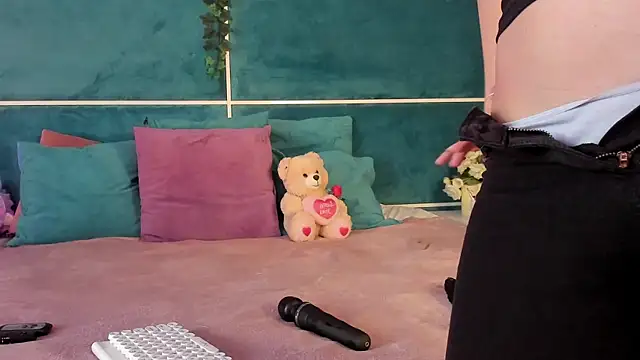 SunnyGlow online show from October 28, 2025, 6:45 am