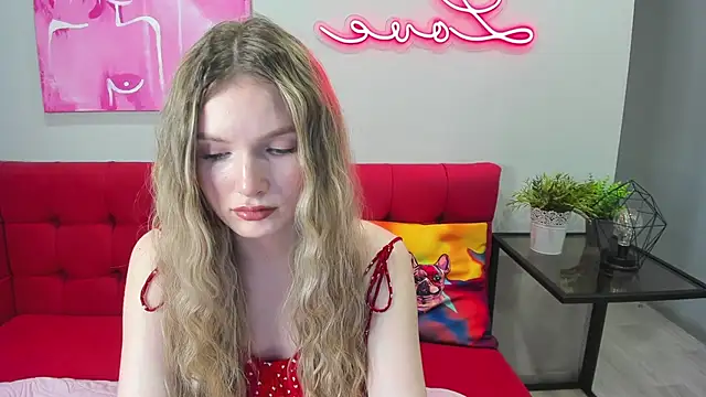 EvelineAmore online show from June 13, 2026, 1:47 am