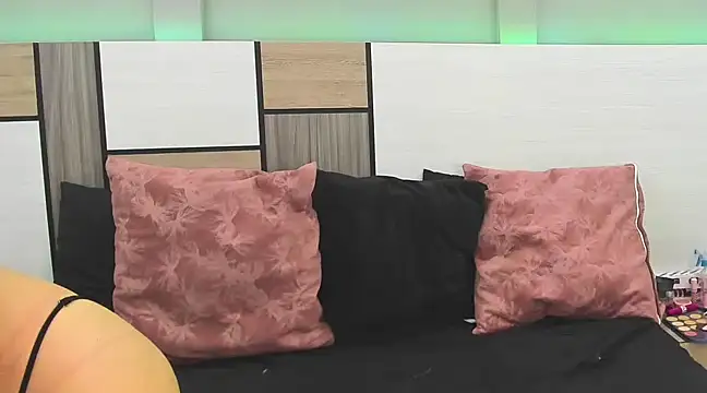 Snapshot of AriadnaHarper chatting on March 14, 2025, 11:34 am AriadnaHarper online show from March 14, 2025, 11:34 am
