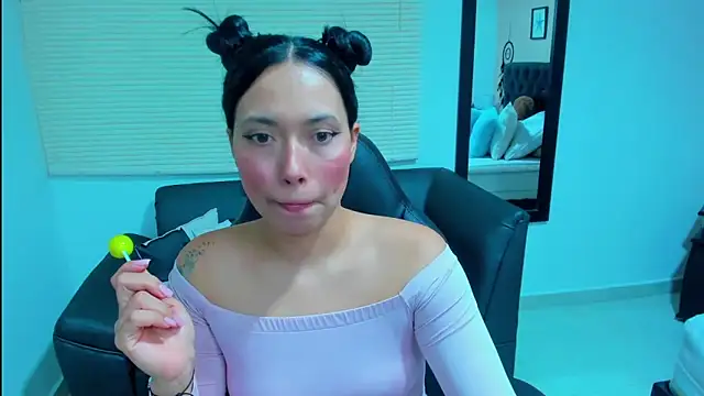  LiilyWong online show from October 11, 2025, 5:08 am