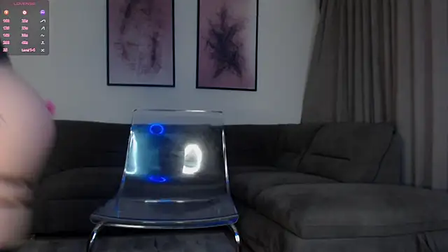 Snapshot of reinakylie chatting on November 17, 2025, 2:10 pm reinakylie online show from November 17, 2025, 2:10 pm