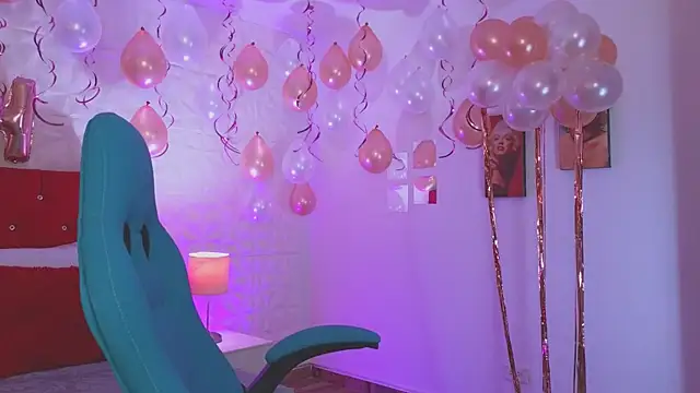 weet Evans    online show from November 14, 2025, 4:16 am