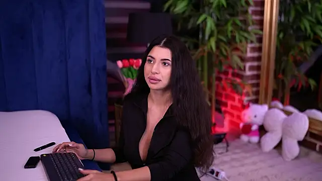 Snapshot of TanyaVonDe chatting on February 2, 2026, 7:24 pm TanyaVonDe online show from February 2, 2026, 7:24 pm