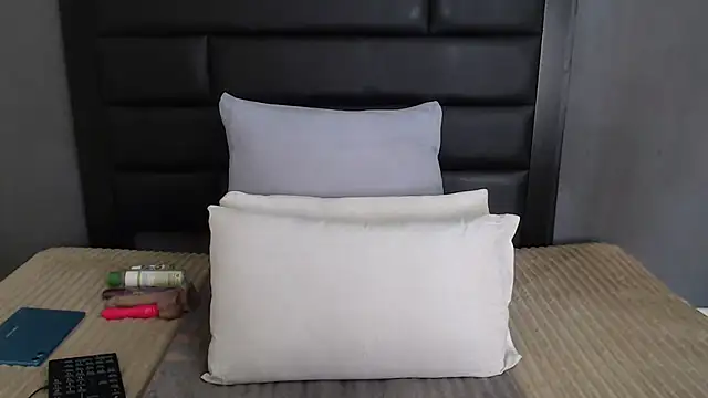 Snapshot of JuicyBigClitt chatting on September 26, 2025, 8:43 am JuicyBigClitt online show from September 26, 2025, 8:43 am