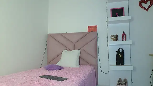 Snapshot of eva_sin18 chatting on May 3, 2026, 11:30 pm eva sin18 online show from May 3, 2026, 11:30 pm