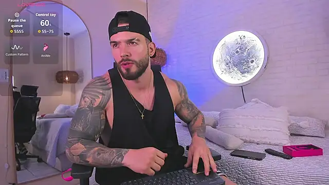 OLIVER COLT online show from March 19, 2026, 2:33 am