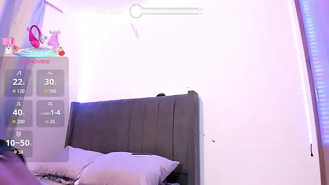 Snapshot of NAOMMII_ chatting on October 9, 2025, 2:45 am NAOMMII online show from October 9, 2025, 2:45 am