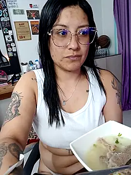 DaniPoison online show from April 3, 2026, 7:20 pm