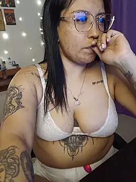 Snapshot of DaniPoison chatting on May 15, 2026, 9:46 pm DaniPoison online show from May 15, 2026, 9:46 pm