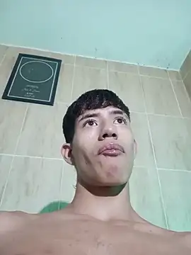 Snapshot of dareck_18 chatting on February 1, 2026, 9:57 pm dareck 18 online show from February 1, 2026, 9:57 pm