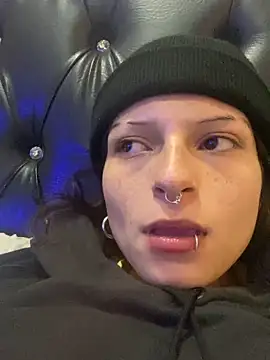 Snapshot of val_zx chatting on May 19, 2026, 4:19 am val zx online show from May 19, 2026, 4:19 am
