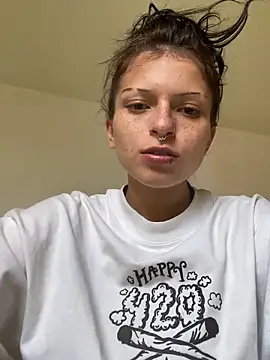 Snapshot of val_zx chatting on May 3, 2026, 3:37 pm val zx online show from May 3, 2026, 3:37 pm