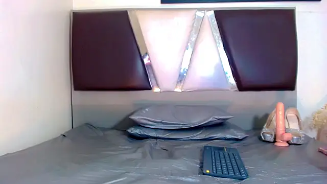 alexsandra kiss online show from November 10, 2025, 11:26 am