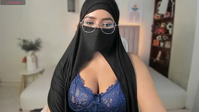 Snapshot of Sasha_Anaan chatting on January 19, 2026, 3:32 am Sasha Anaan online show from January 19, 2026, 3:32 am