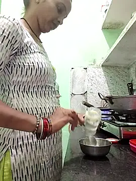 Hotty-Nidhi online show from October 18, 2025, 4:42 pm