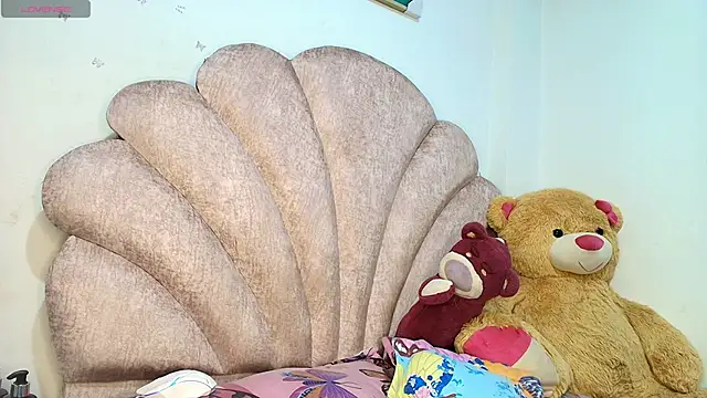 charlotte walker1 online show from March 24, 2026, 12:10 am