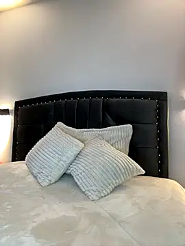 Snapshot of Lilith_Thompson chatting on October 21, 2025, 2:33 am Lilith Thompson online show from October 21, 2025, 2:33 am