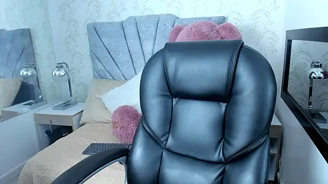 Snapshot of Lilith_Thompson chatting on March 10, 2025, 12:06 pm Lilith Thompson online show from March 10, 2025, 12:06 pm