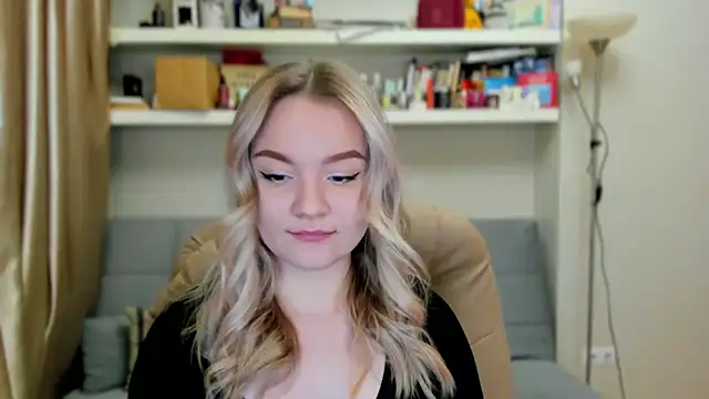 Kara Smith  online show from November 7, 2025, 12:04 am