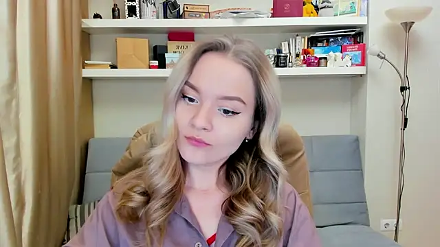 Kara Smith  online show from January 6, 2025, 11:19 pm