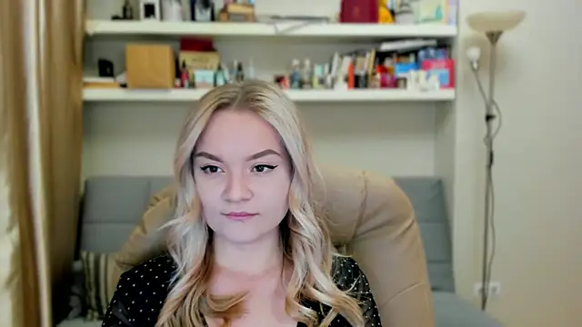 Kara Smith  online show from October 17, 2025, 11:17 pm