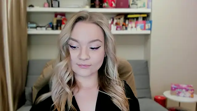 Kara Smith  online show from March 29, 2026, 10:33 pm