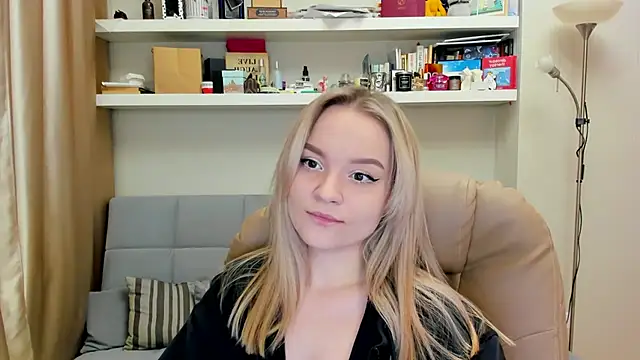 Kara Smith  online show from March 6, 2025, 12:54 am