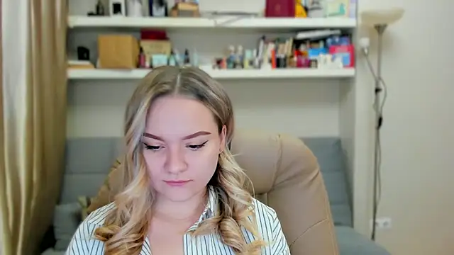 Kara Smith  online show from November 20, 2025, 1:39 am